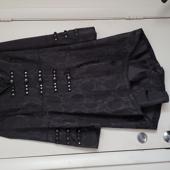 Like New Heart & Rose Brocade Coat - Picture 3 of 16